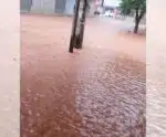Chuva causa estragos e alagamentos em ruas do distrito de Cachoeiro