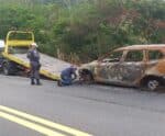 Carro é encontrado totalmente queimado em rodovia de Mimoso do Sul