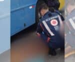 Motociclista morre após bater e cair embaixo de ônibus em Anchieta