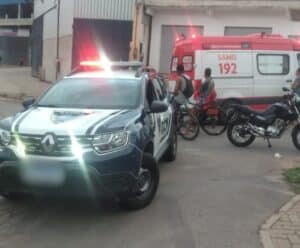 Motociclistas são socorridos com ferimentos após acidente em Cachoeiro