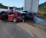 Acidente grave envolvendo três veículos interdita rodovia do ES