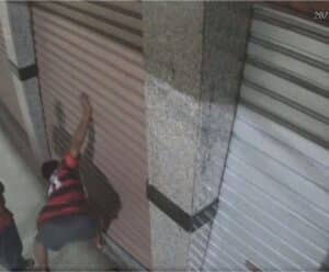 VÍDEO | Polícia procura suspeitos de arrombar e furtar padaria em Guaçuí