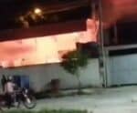Castelo: moradores ajudam bombeiros a controlar incêndio em marcenaria