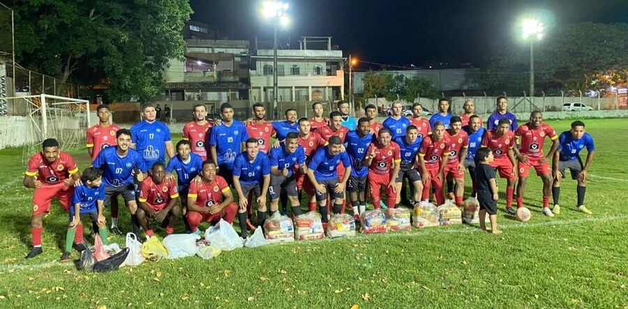 Equipes posando para foto