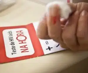 HIV: tratamento avança mas desinformação ainda é desafio