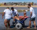 Projeto “Marataízes + inclusão” abre atividades do verão na praia central