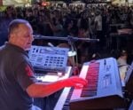 Robson Castro é a atração de hoje do Natal Iluminado
