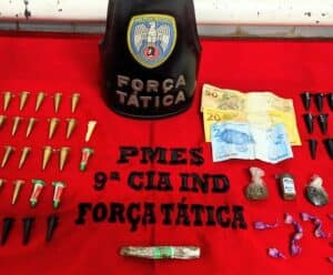 Polícia Militar prende dois homens em flagrante por tráfico de drogas em Itapemirim PM prende dois homens por tráfico de drogas em Itapemirim