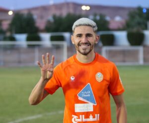 Capixaba marca e comanda terceira vitória seguida na Arábia Saudita