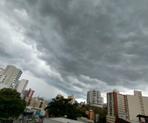 Instituto emite alerta de tempestade com queda de granizo no Sul do ES Tempestade no ES