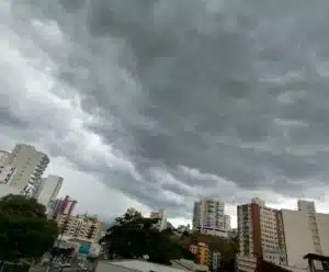 Instituto emite alerta de tempestade com queda de granizo no Sul do ES Tempestade no ES