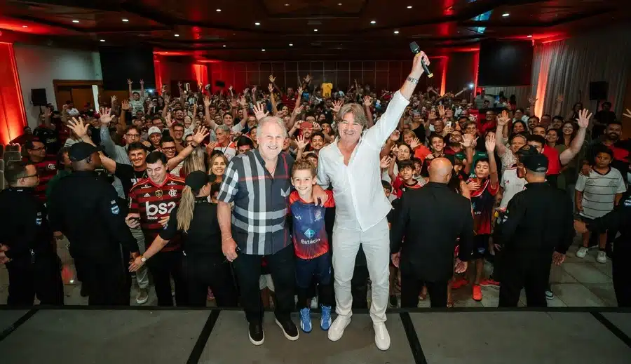 Ex-jogador Zico em palestra