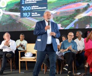 Após vaias a deputados do PP e Podemos, Lula adverte petistas no ES