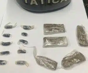 Polícia Militar apreende menor vendendo drogas em Marataízes PM apreende menor vendendo drogas em Marataízes