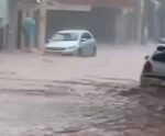 VÍDEO| Chuvas intensas transformam ruas em rio em Alegre