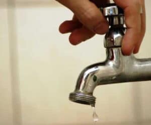 Tecnologia evitou a perda de 2 bi de litros de água em Cachoeiro torneira água