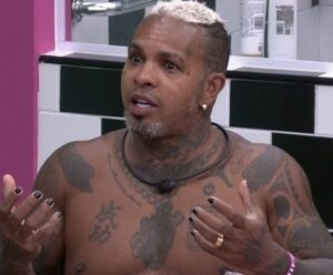 BBB 24 tem madrugada com crise de identidade de Rodriguinho e ‘fofoca’