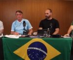 Bolsonaro e filhos saíram para pescar antes da chegada da PF, diz advogado