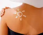 A sua pele precisa de cuidados essenciais no verão; aprenda quais