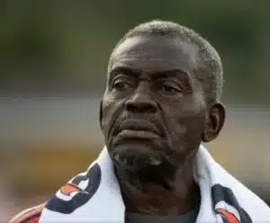 Denir, ex-massagista do Flamengo, recebe homenagem de jogadores
