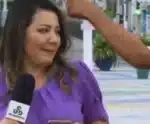 Repórter de filiada da Rede Globo leva soco ao vivo