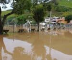 Ibitirama: rio transborda, inunda ruas e deixa município em alerta