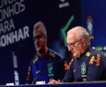 Dorival afirma que jogador ‘precisa entender o peso da camisa’