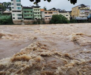 Acima do nível normal, rio Itapemirim pode ser monitorado pela internet Rio Itapemirim