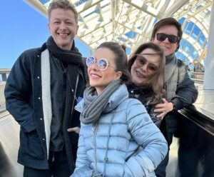 Sandy e Lucas Lima viajam com pais da cantora 4 meses após anúncio do divórcio Sandy e Lucas Lima