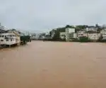 Nível do rio Itapemirim chega a dois metros acima do normal e continua subindo