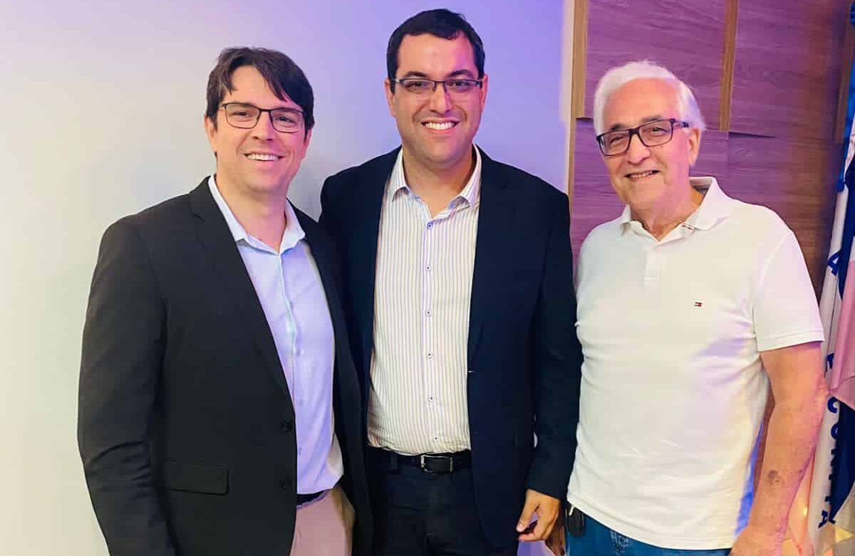 Foto: Divulgação | secretário Benício Costa, Dr. Bruno Resende e o presidente da CDL de Cachoeiro de Itapemirim, Celso Costa Foto: Divulgação | secretário Benício Costa, Dr. Bruno Resende e o presidente da CDL de Cachoeiro de Itapemirim, Celso Costa