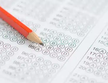 CRT-ES anuncia concurso com salários de até quase R$ 5 mil