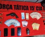 Três são detidos com arma, drogas e munições em Atílio Vivácqua