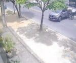 VÍDEO | Motociclista voa após bater na lateral de carro em Itapemirim