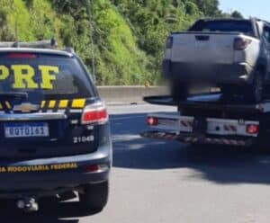 Homem é detido após ser flagrado com carro roubado na BR-101