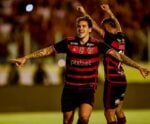 Flamengo vence Bangu com três gols de Pedro e assume a liderança