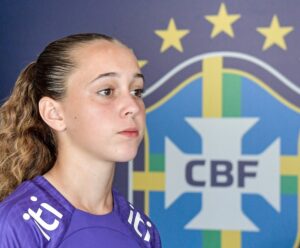 Destaque do Porto Vitória, Liz Valverde fecha com Corinthians Zagueira Liz Valverde na CBF