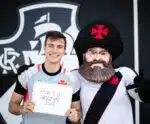 Vasco renova contrato com lateral-esquerdo Lucas Piton até 2028