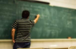 Cachoeiro anuncia novo concurso público com mil vagas para professores Piso salarial de professor