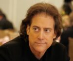 Richard Lewis, de ‘Two And A Half Men’, morre aos 76 anos