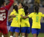 Seleção feminina de futebol goleia e garante 1º lugar em grupo da Copa Ouro
