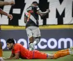 David desencanta, Vasco bate Audax em Manaus e volta ao G-4 do Carioca
