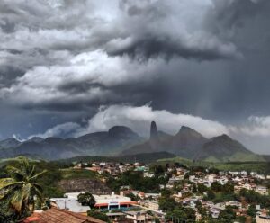 Vai chover? Confira a previsão do tempo para o Sul do ES neste sábado (30) tempo - nublado - inverno - chuva