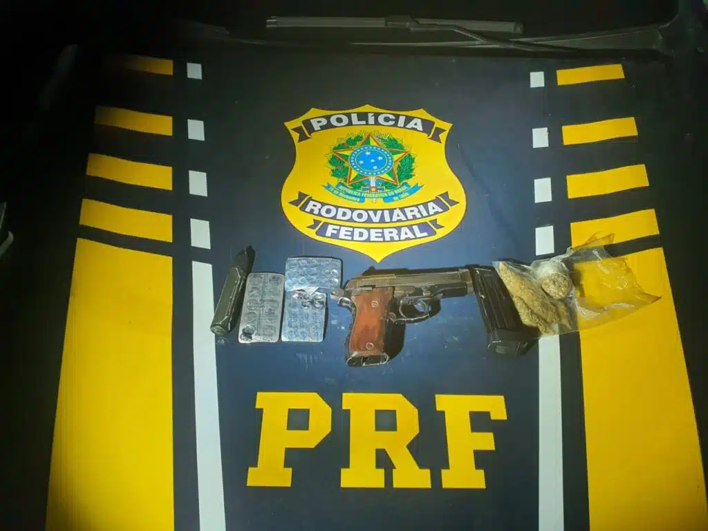 Caminhoneiro é preso pela PRF com drogas e arma carregada na BR 101