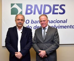Casagrande discute novas linhas de financiamento com BNDES