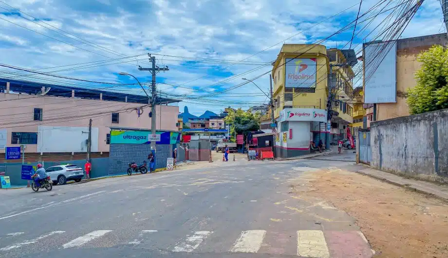 obra - trânsito interditado Linha Vermelha