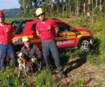 Bombeiros percorrem mais de 40 km, usam rapel e resgatam cão em cânion de SC
