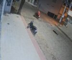 IMAGEM FORTE: CPI apura caso de cachorro arrastado por moto em Castelo