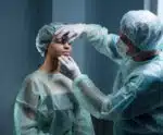 PMMA é proibido por médicos após registro de sequelas graves e mortes