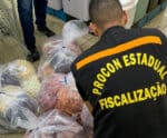 Procon apreende 900 quilos de produtos impróprios para consumo no ES